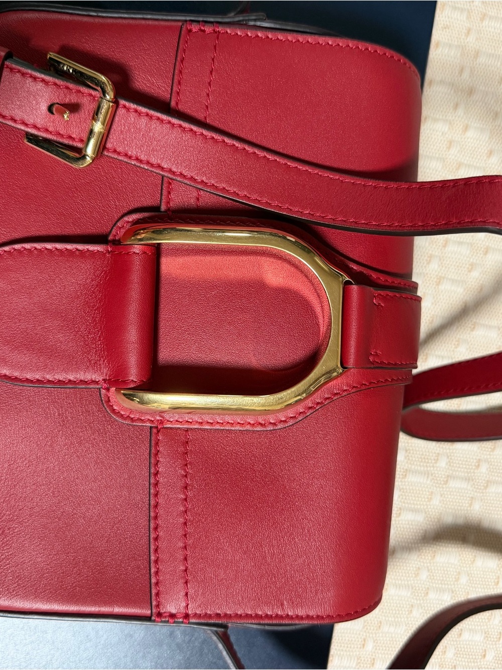 Wellington Ralph Lauren Red Leather Shoulder Bag with Gold Hardware - Picture 6 of 8